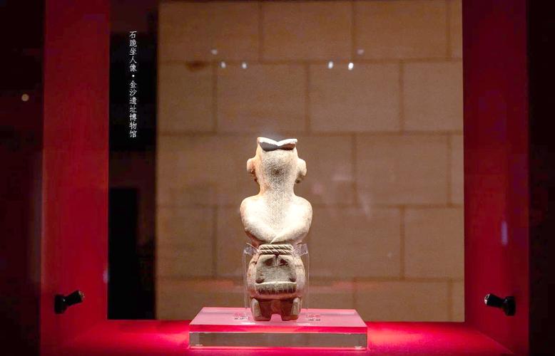 2025新澳门王中王正版和东汉石人像立在路边与东汉石雕人像